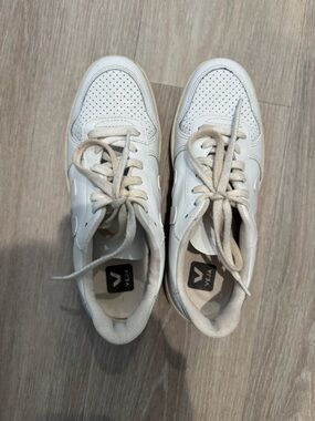 Veja White and Off-White Leather Sneakers
